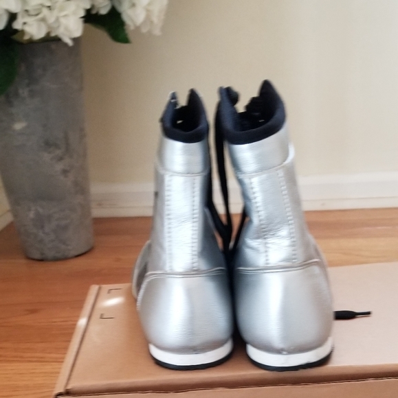 Shoes - Picture 3 of 3